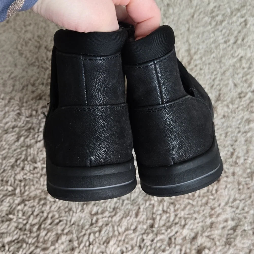 Clarks Womens Black Booties‎